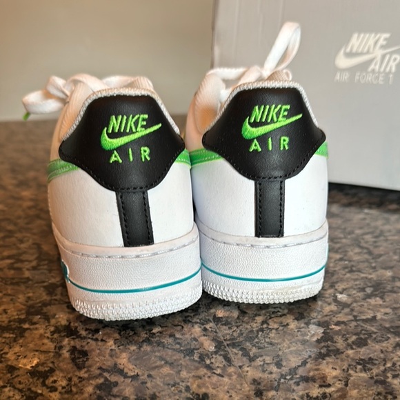 Nike Air Force 1 LV8 1 White with Green Accents EUC 8.5 or 7Y - Picture 8 of 15